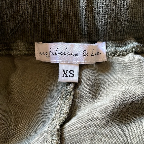 Young fabulous & broke - Picture 5 of 7